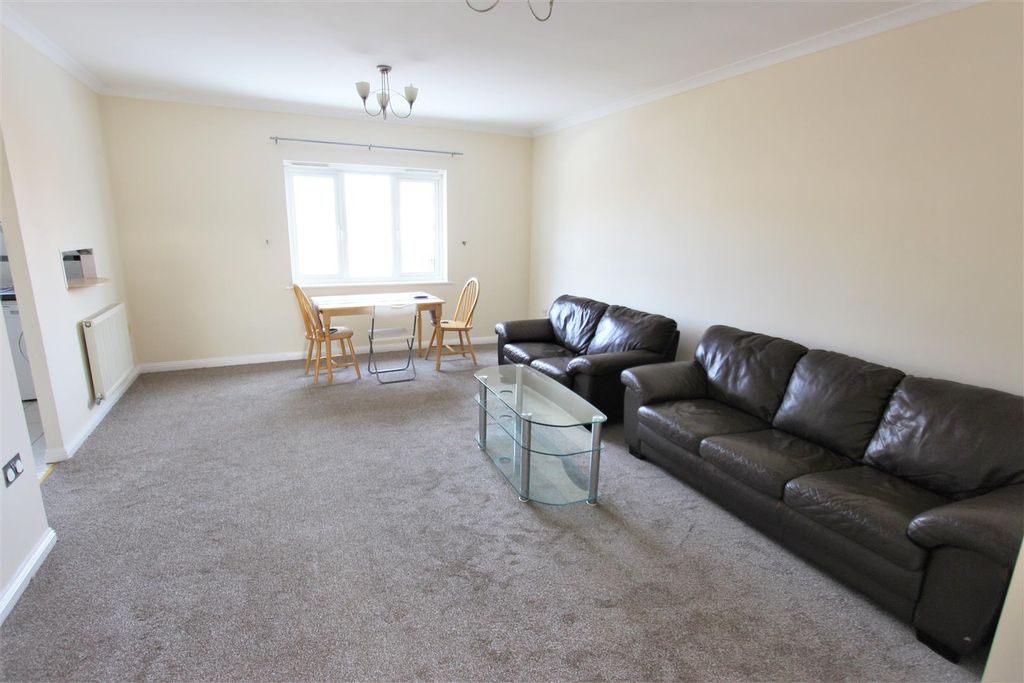 Property photo 2 of 17 Lounge