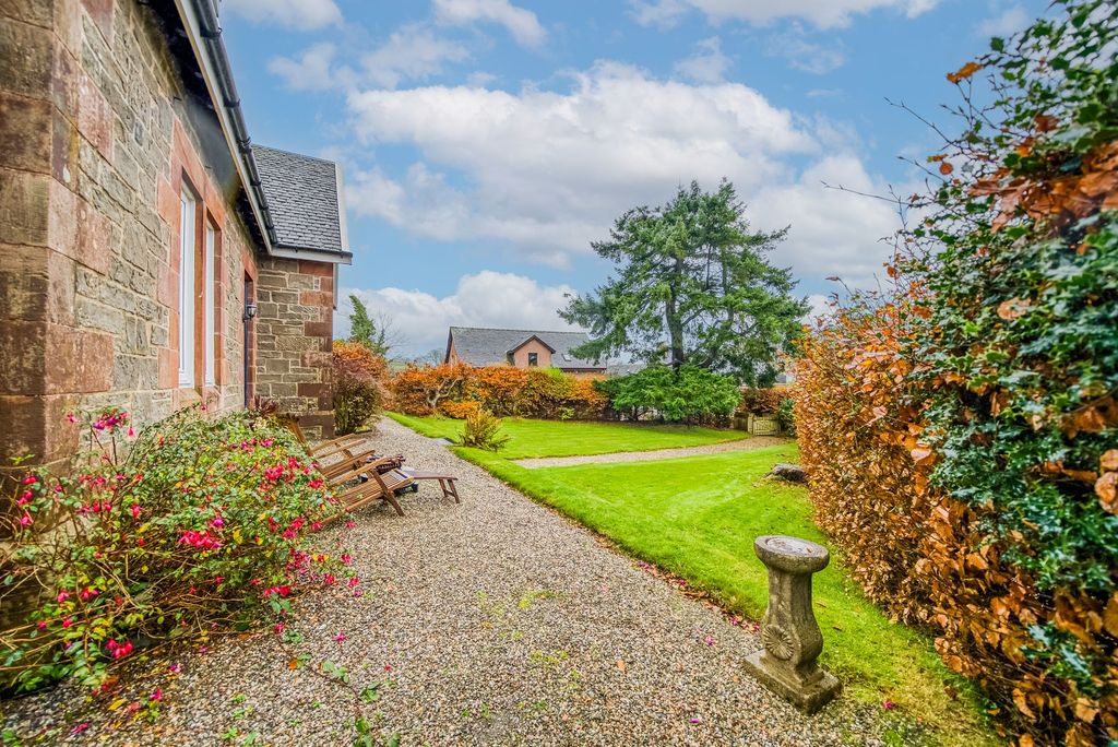 Property photo 2 of 38