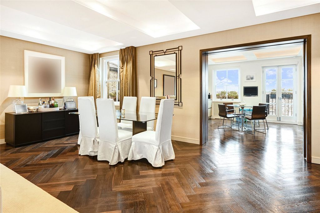 Property photo 3 of 15 Dining Area