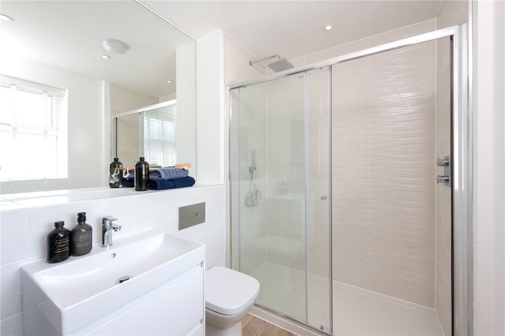 Property photo 3 of 9 En Suite