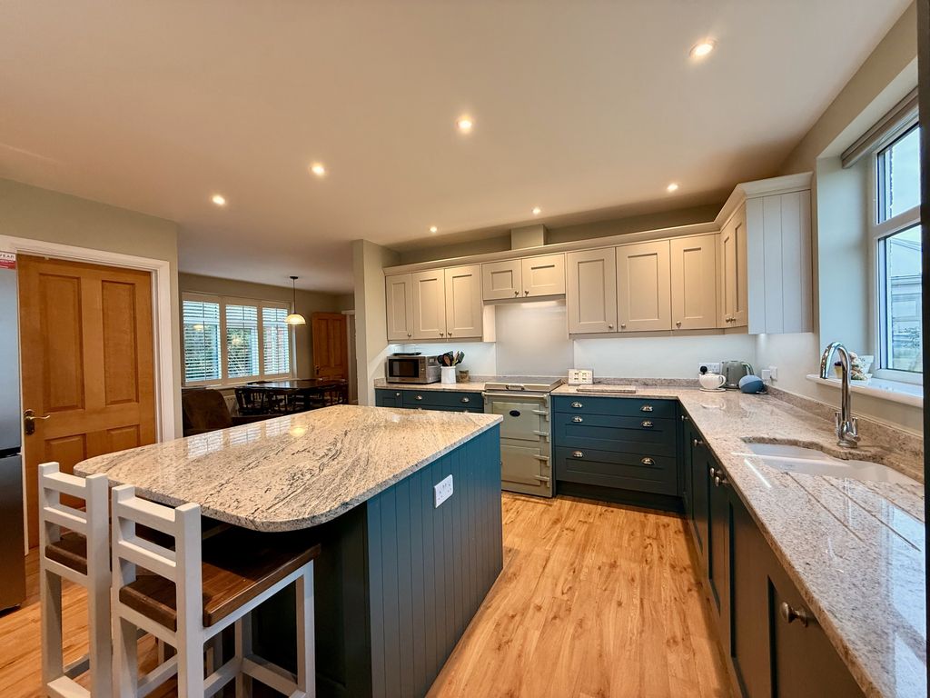 Property photo 3 of 19 Kitchen