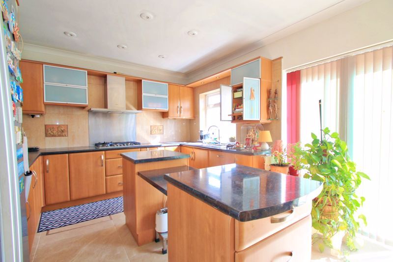 Property photo 3 of 17 Photo 9