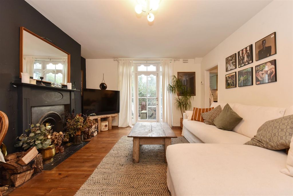 Property photo 2 of 11 101A Grosvenor Avenue (9).Jpg