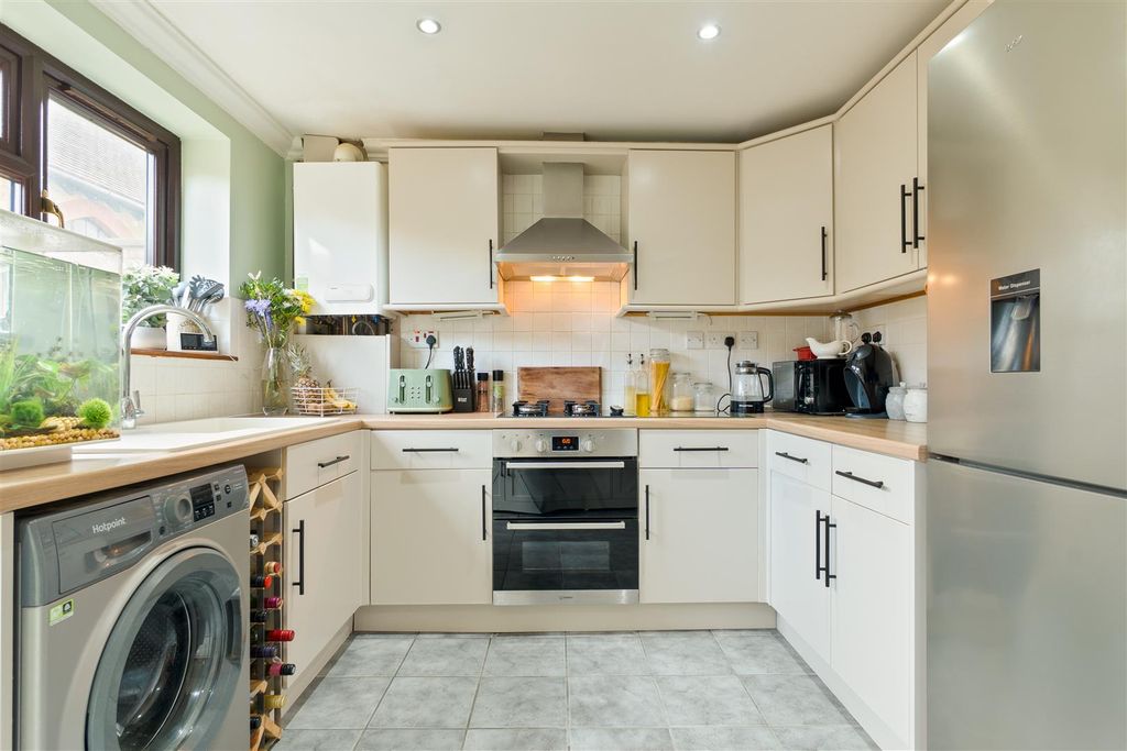 Property photo 3 of 17 Kitchen.Jpg