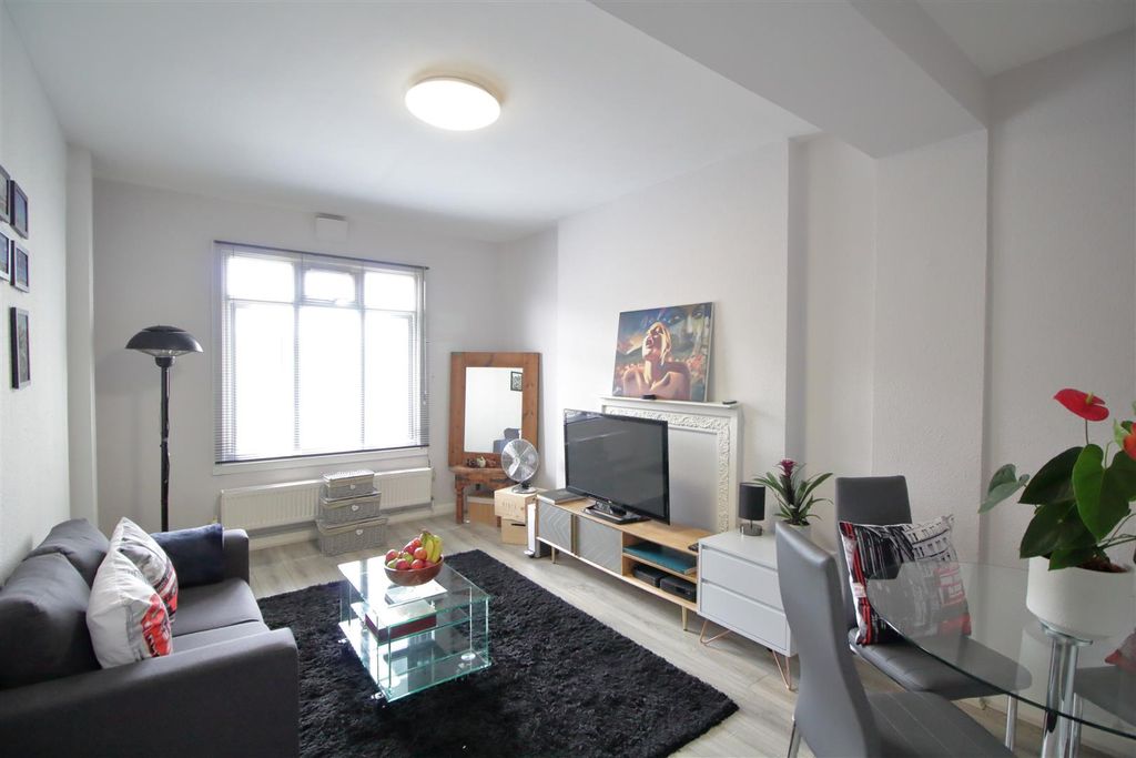 Property photo 1 of 11 Eden Harper Brixton Hill Court