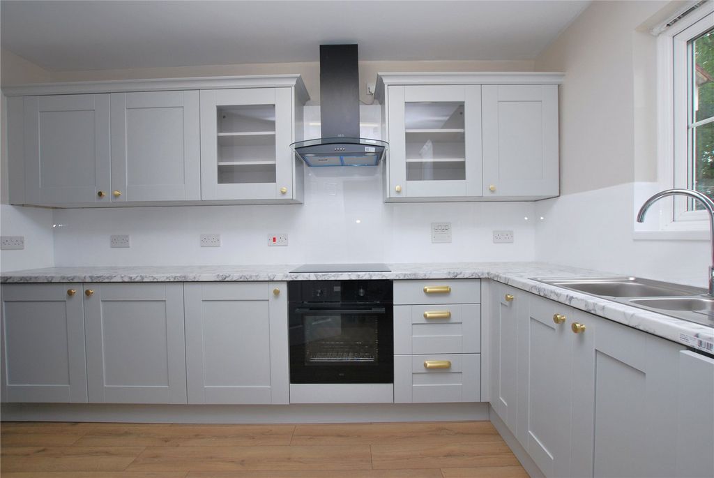 Property photo 2 of 11 Picture No. 31