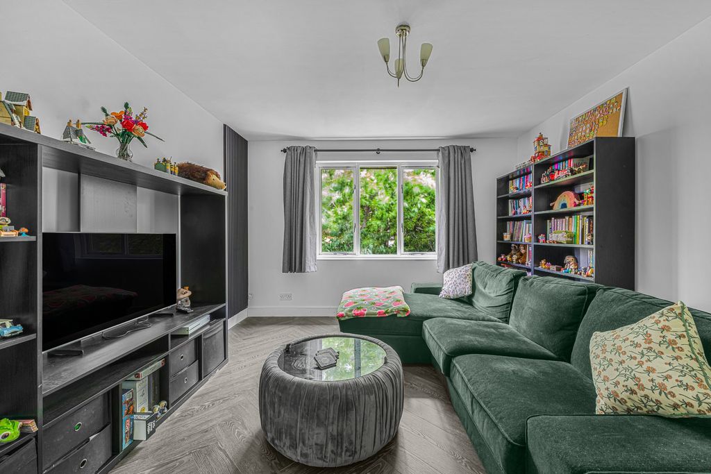 Property photo 3 of 11 Living Room