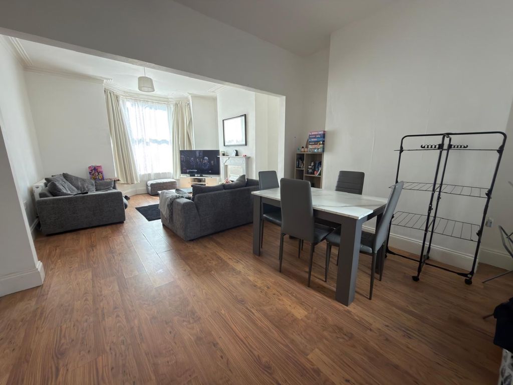 Property photo 2 of 9 23413585-53Cb-4Ae9-977A-6Ffd4B800615