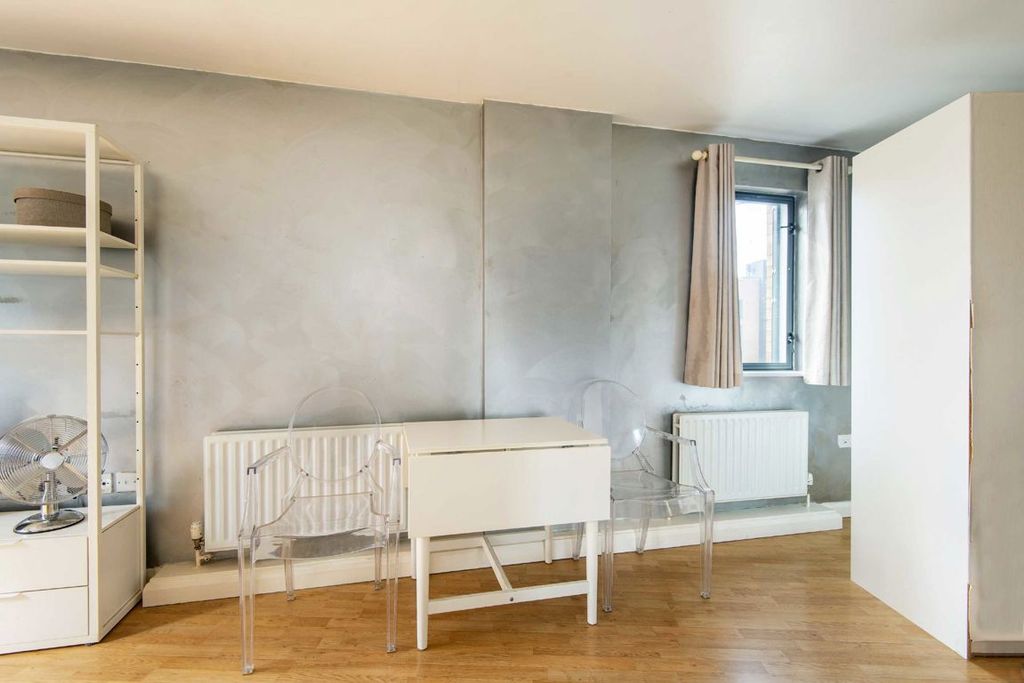 Property photo 3 of 4