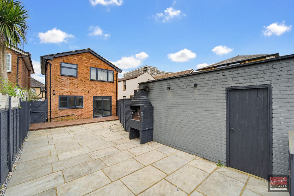 Property photo 2 of 16 Dsc04859