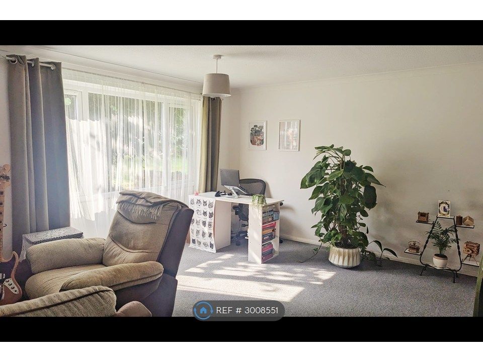 Property photo 1 of 10 Sitting Room With Office Space