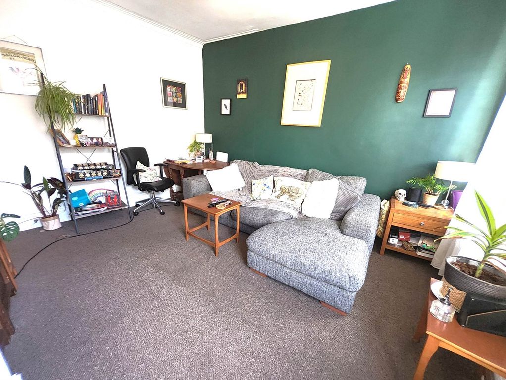 Property photo 3 of 6