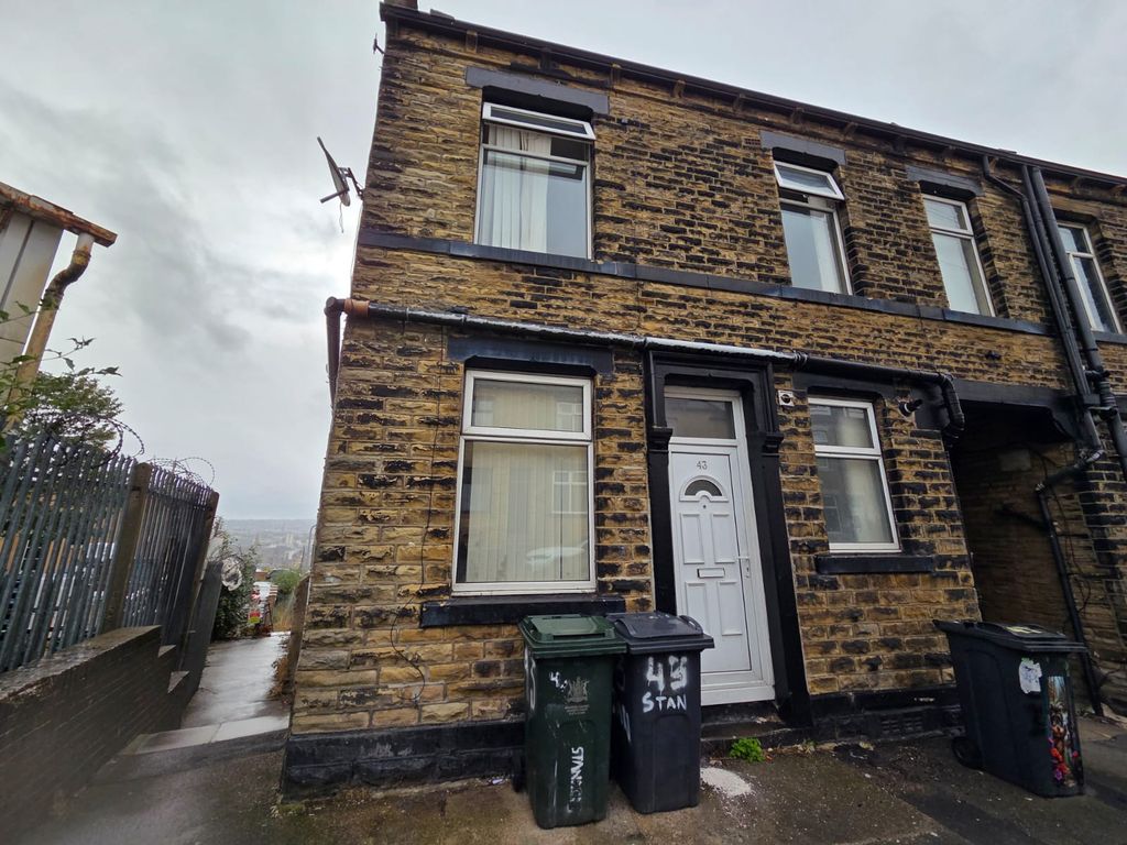 Property photo 1 of 13 43 Stanacre Place, Bradford, Bd3 0Ez