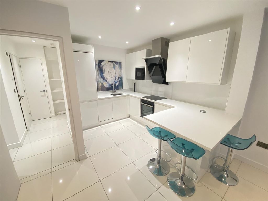 Property photo 3 of 25 Kitchen