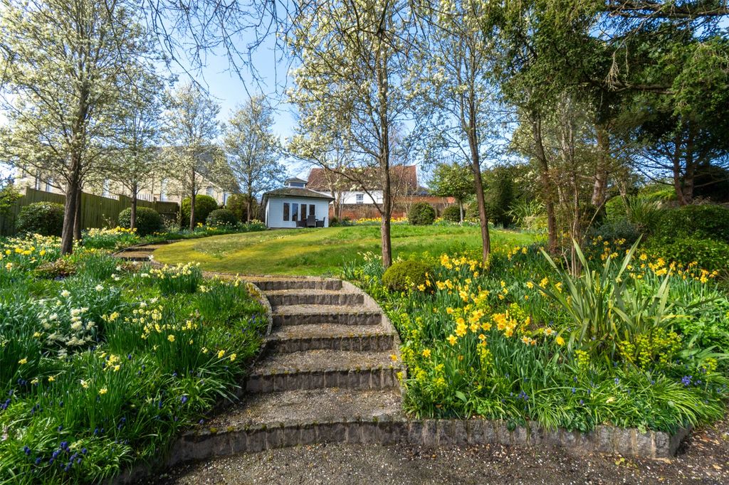 Property photo 2 of 28 Garden