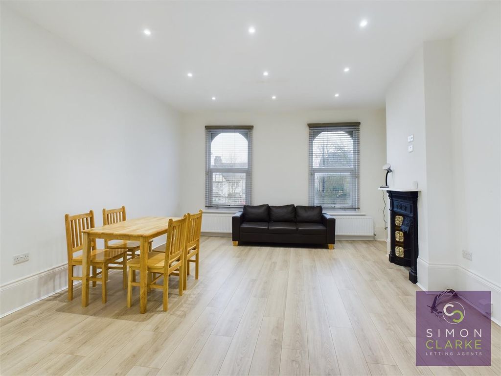 Property photo 1 of 8 Cam03369G0-Pr0005-Still002.Jpg