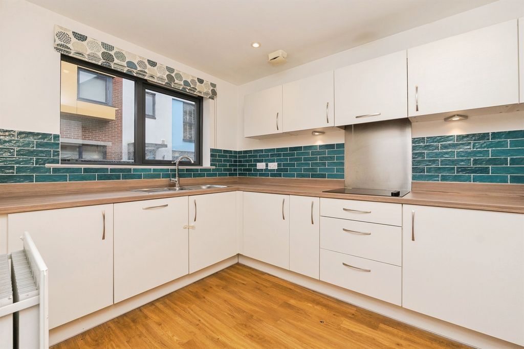 Property photo 2 of 27