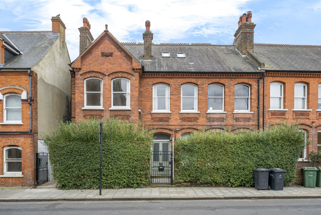 Property photo 2 of 8 940968 (1)