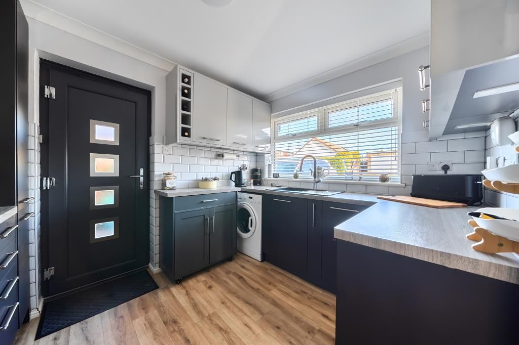 Property photo 3 of 21 Kitchen