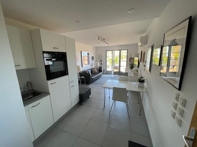 Property photo 2 of 32