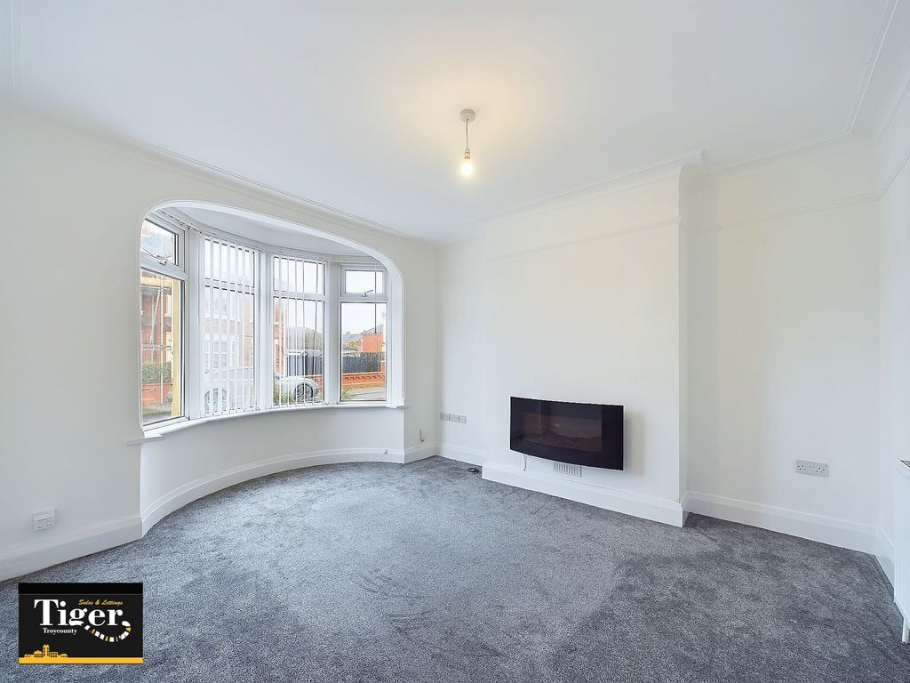 Property photo 3 of 18 Cam02176G0-Pr0389-Still012