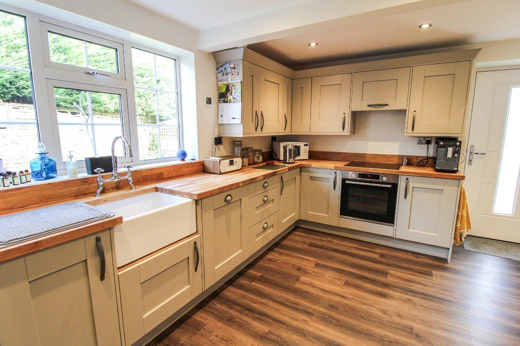 Property photo 3 of 21 Kitchen