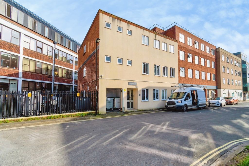 Property photo 1 of 12