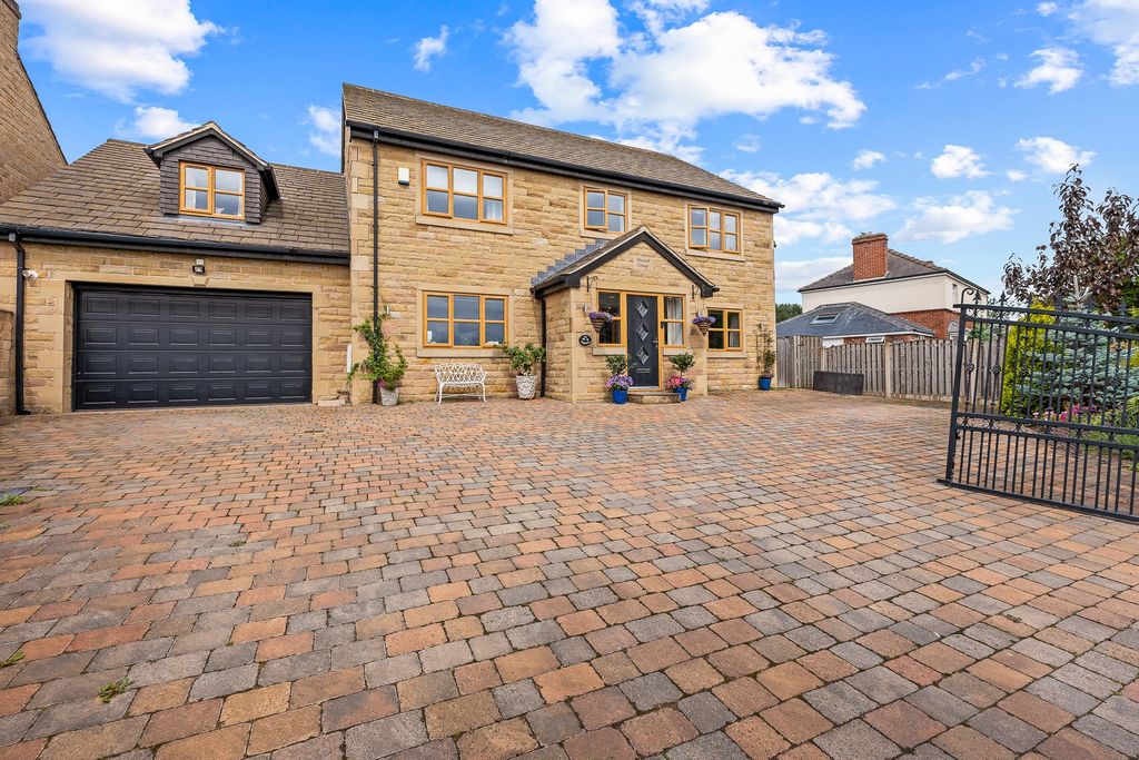 Property photo 1 of 49 P1636172-Min