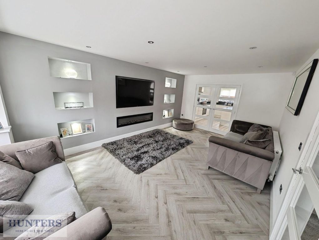 Property photo 3 of 20 Lounge