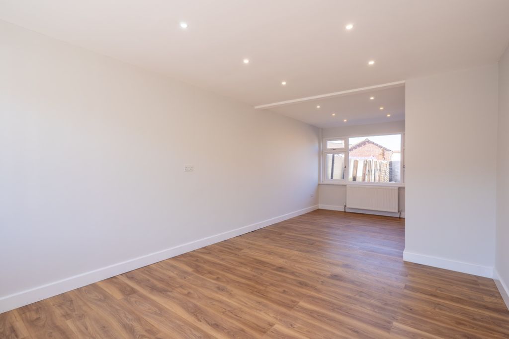 Property photo 3 of 15 5025813