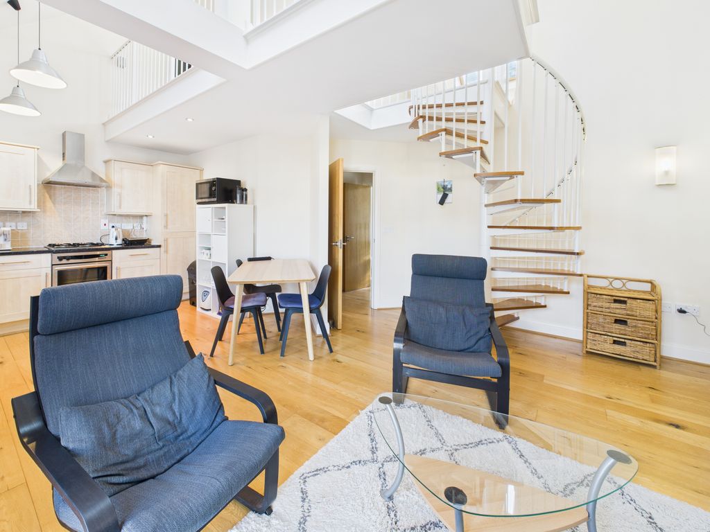 Property photo 3 of 19 Cam02089G0-Pr0608-Still011