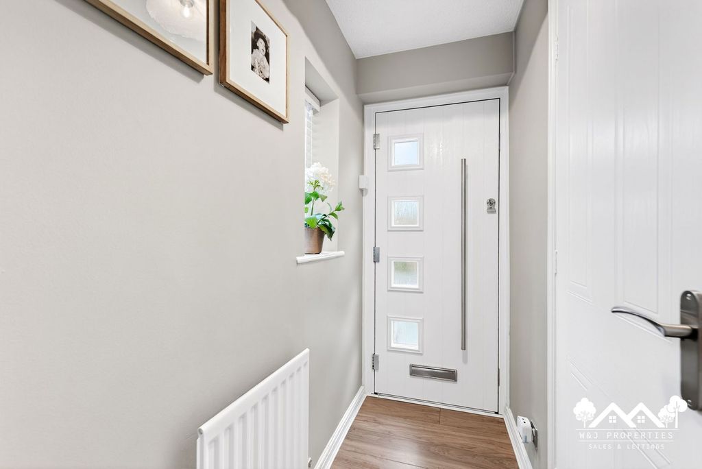 Property photo 2 of 31