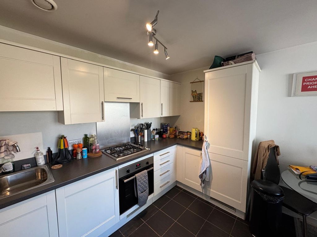 Property photo 2 of 6 Kitchen