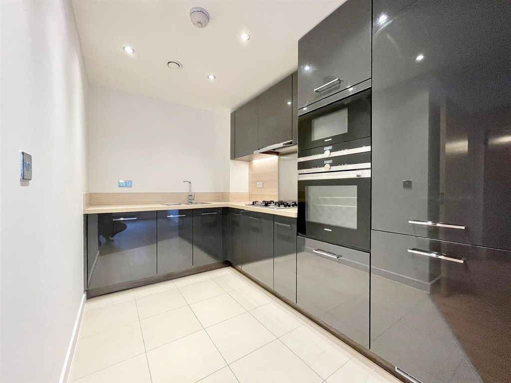 Property photo 2 of 7 Kitchen