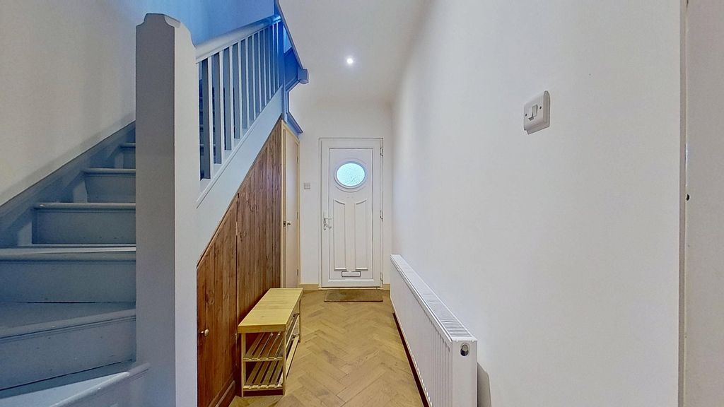 Property photo 2 of 30