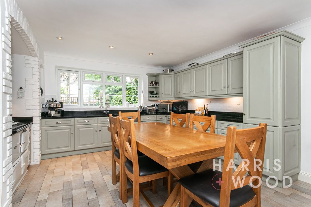 Property photo 2 of 54 3980284