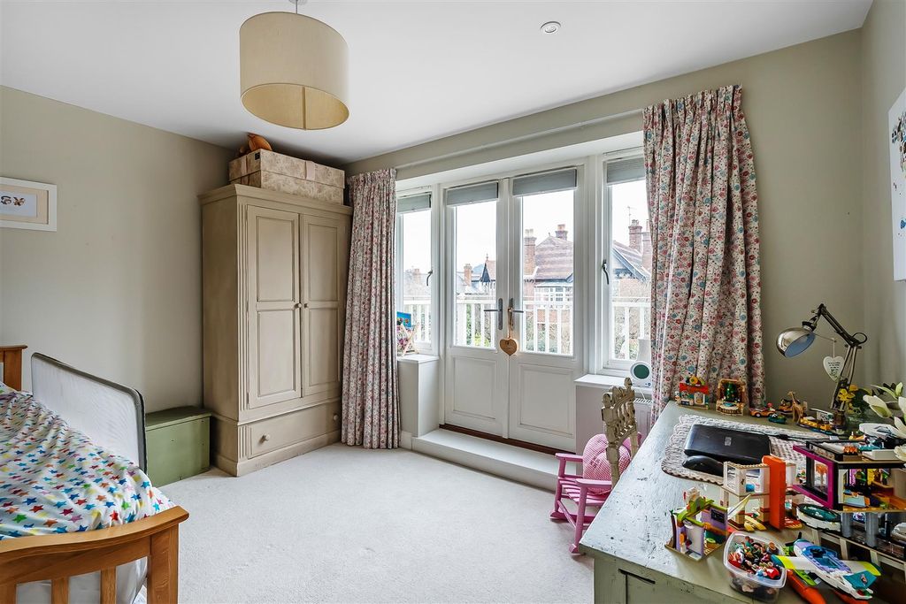 Additional image 17 of 5 bed semi-detached house for saleLonsdale Road, Dorking RH4