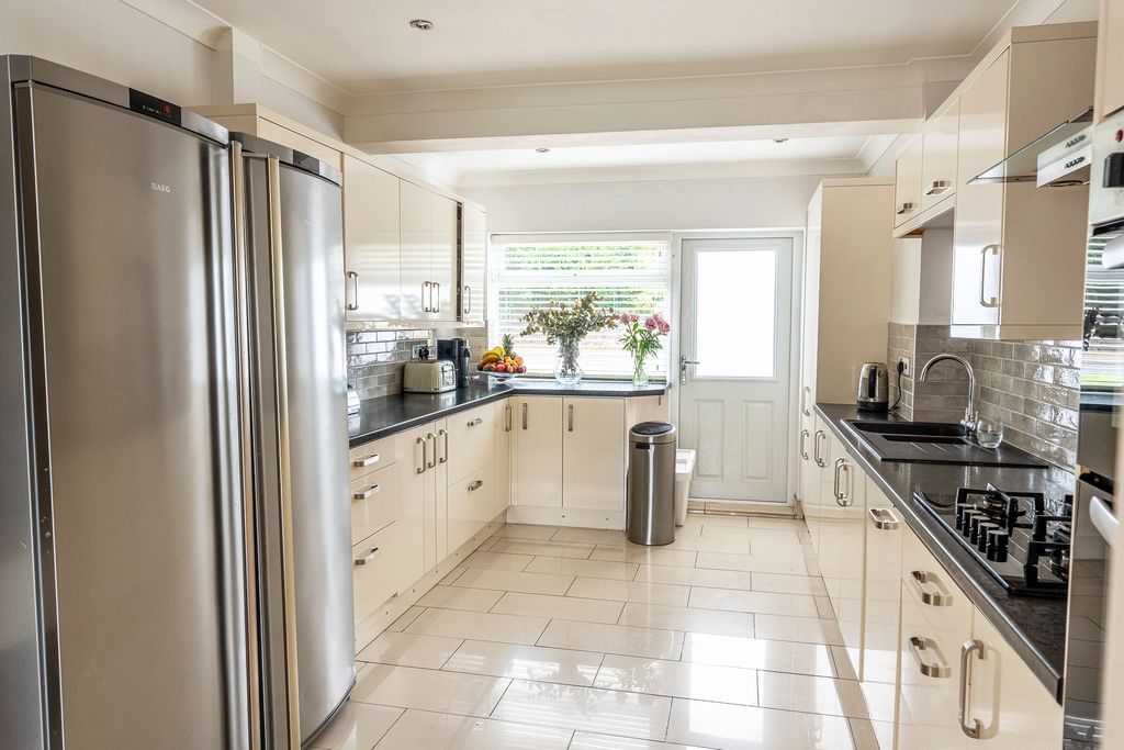 Property photo 3 of 31 F21Dcd8236494d9Bba46cc456Ef09Eca