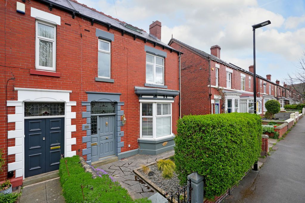 Property photo 2 of 39 Double Bedroom