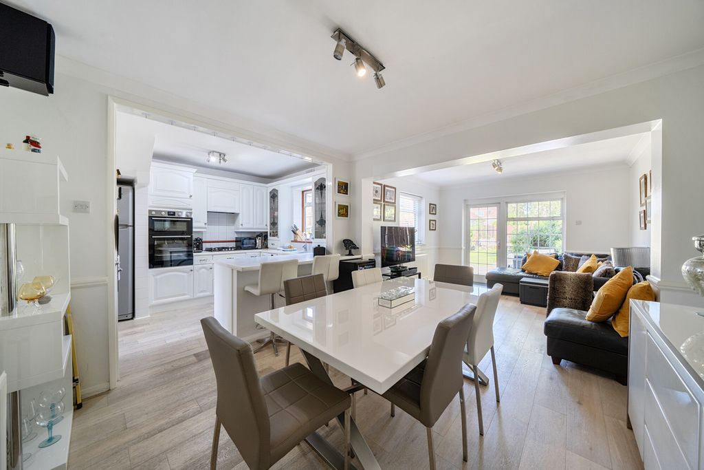 Property photo 2 of 20 1449979-18-69Ea12...