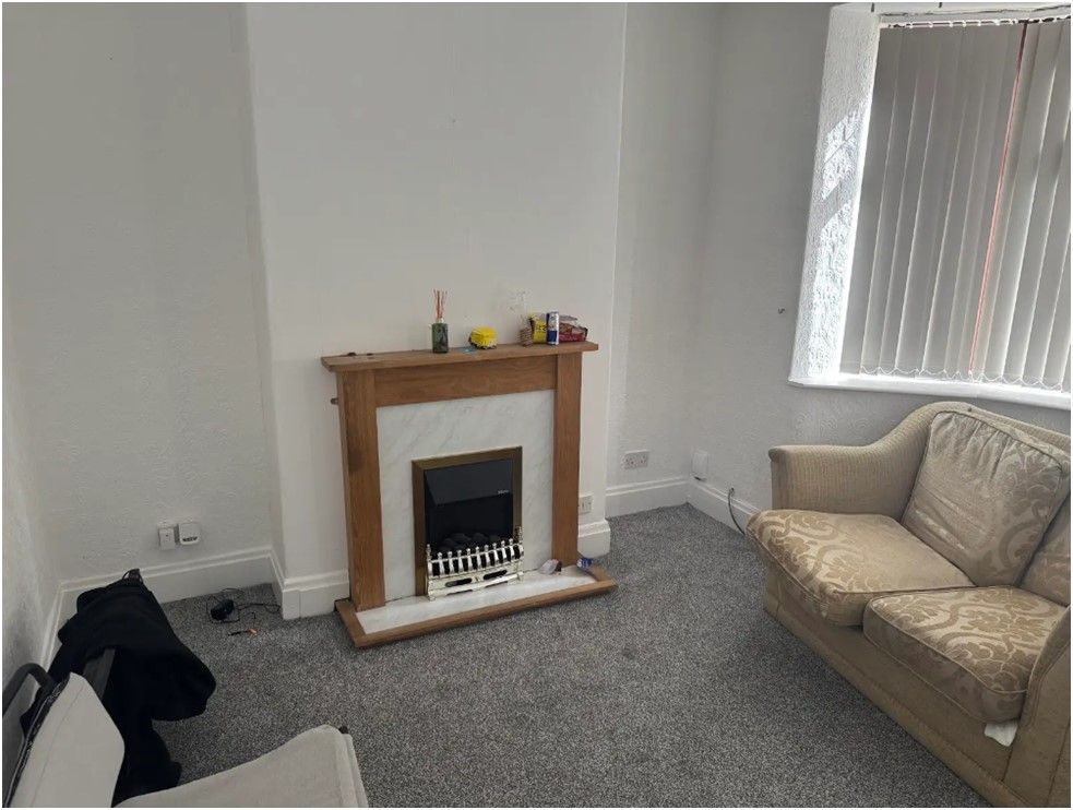 Property photo 3 of 10 Living Room