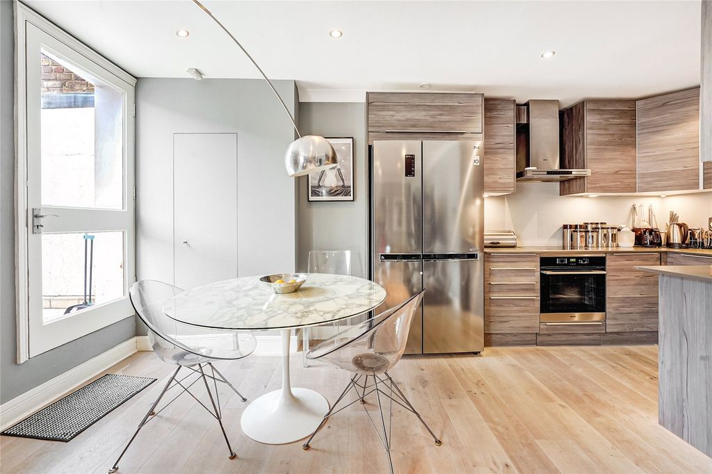 Property photo 2 of 8