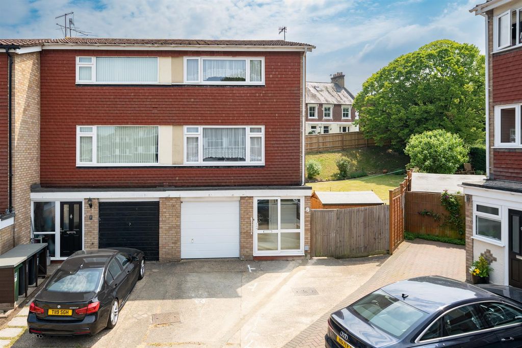 Property photo 1 of 17 8-Standring-Rise-07269.Jpg