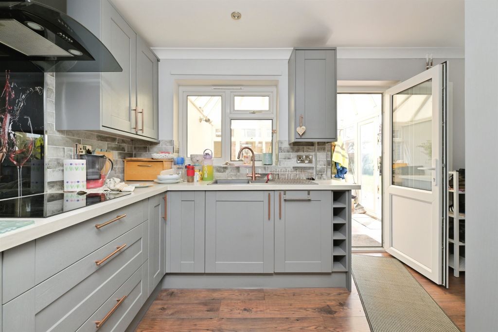 Property photo 3 of 16 Kitchen/Dining Room