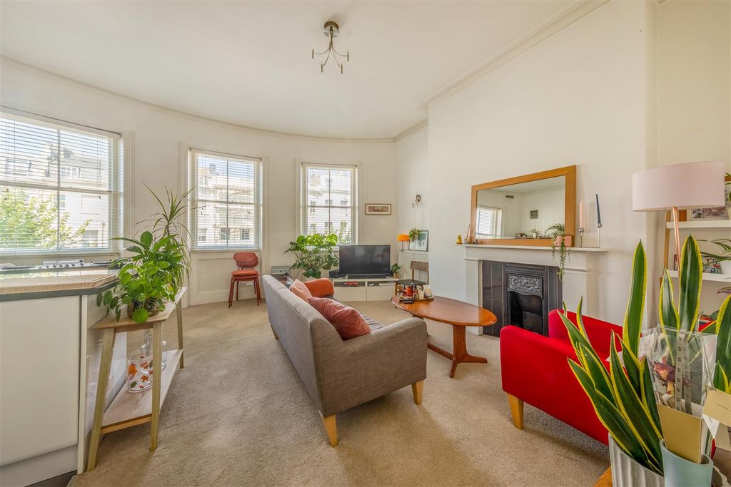 Property photo 2 of 15 42 Brunswick Place-6.Jpg
