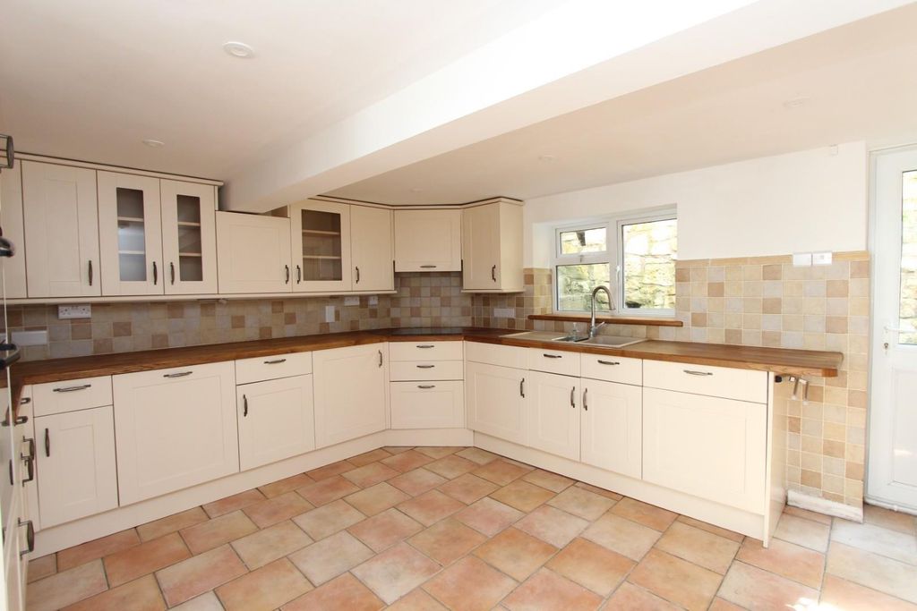 Property photo 2 of 25 Kitchen/Breakfast Room