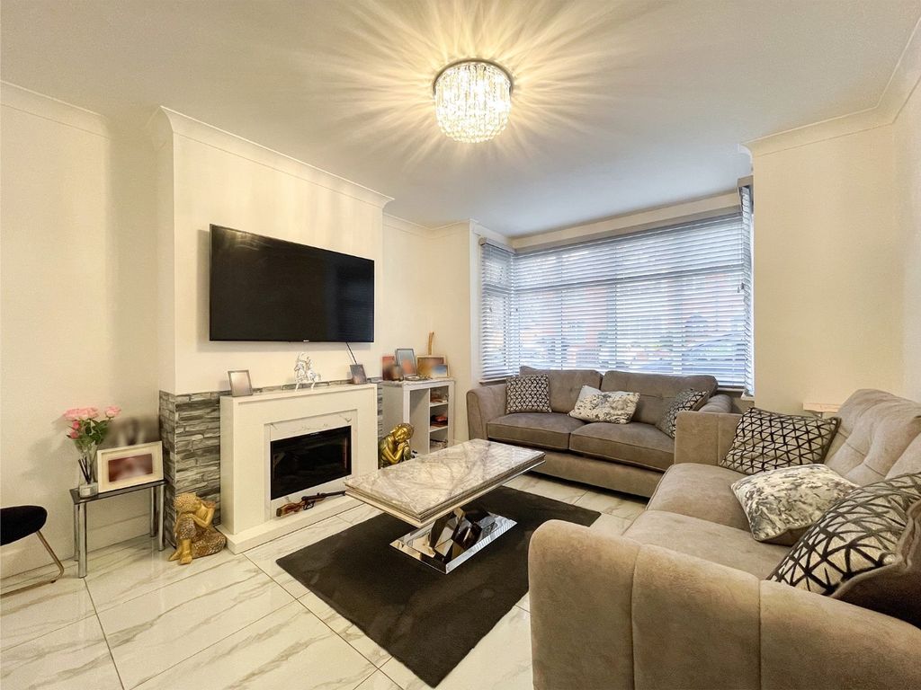 Property photo 2 of 17 4439213