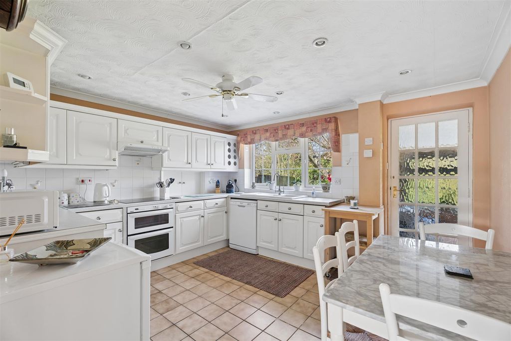Property photo 2 of 19 Kitchen