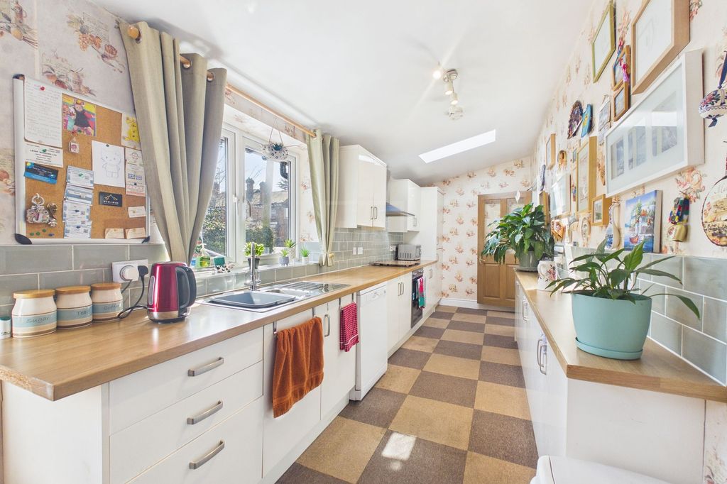 Property photo 2 of 15 Kitchen