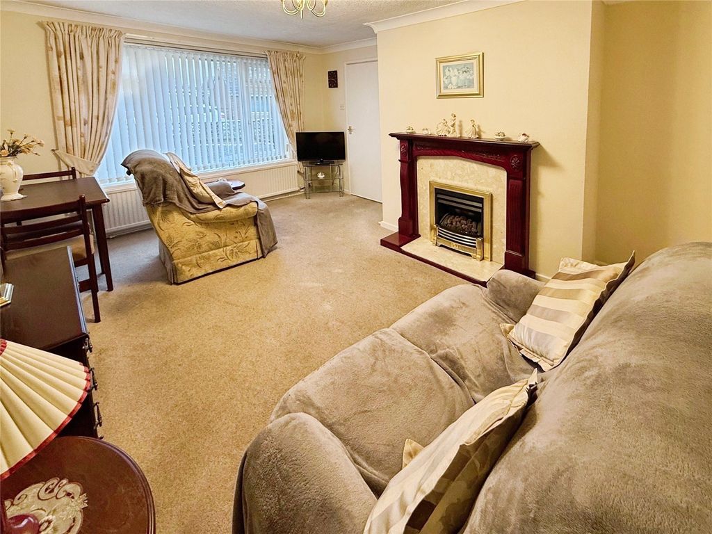 Property photo 2 of 13 Lounge